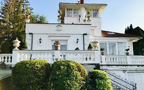 3 Bedroom Private Floor In Luxury Mansion